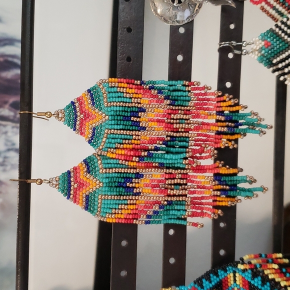 Jewelry - Handmade Beaded Earrings 😍